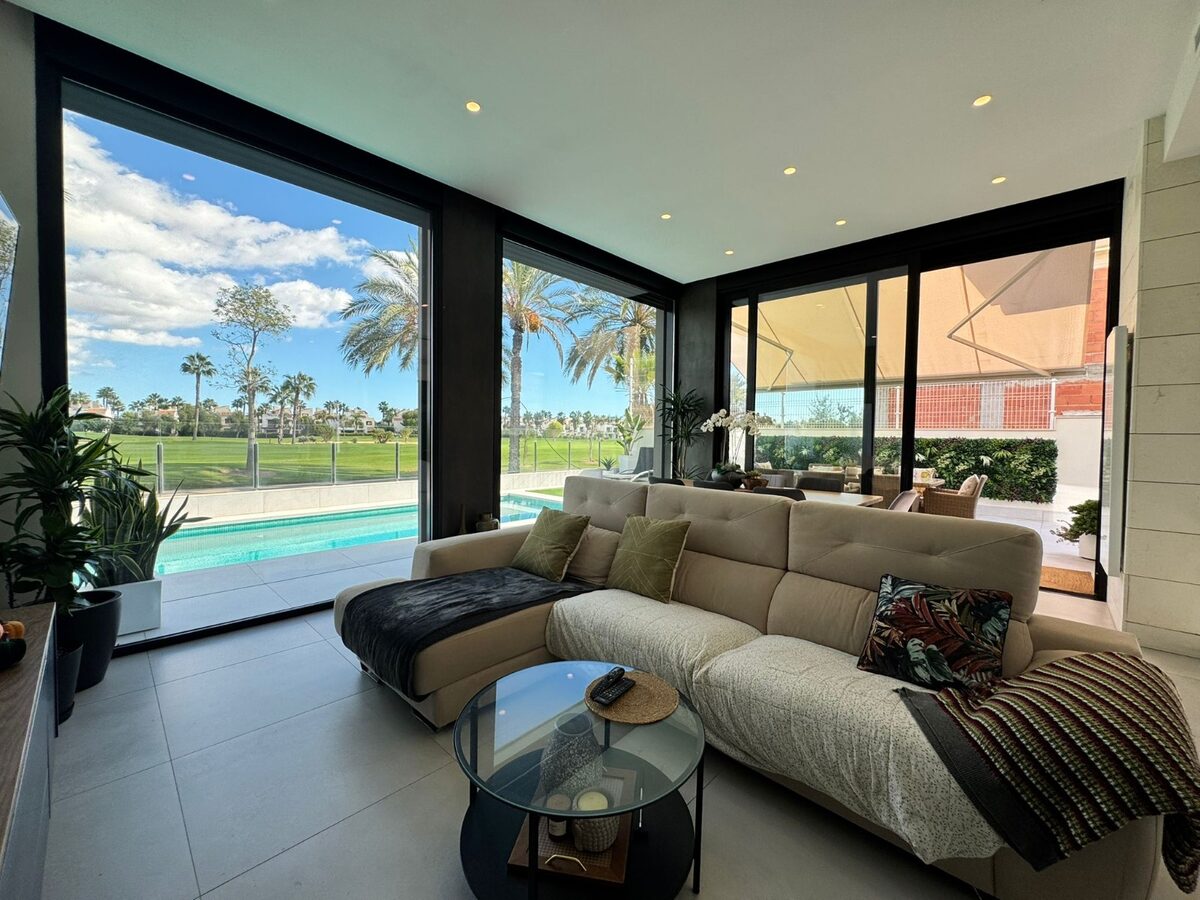 Villa with 3 bedrooms, 122m² in Pilar de la Horadada, Spain [ID: 0150-LS-2810]