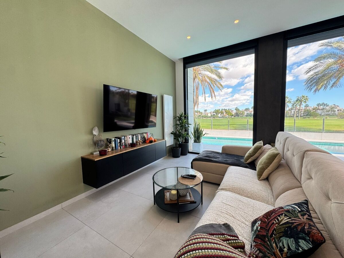 Villa with 3 bedrooms, 122m² in Pilar de la Horadada, Spain [ID: 0150-LS-2810]