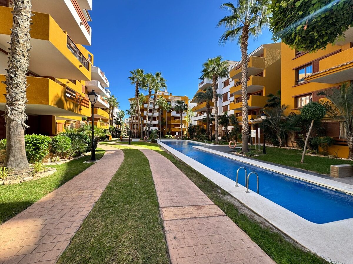 Apartment with 2 bedrooms, 96m² in Punta Prima, Spain [ID: 0150-LS-1801]