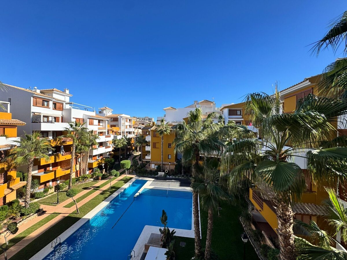 Apartment with 2 bedrooms, 106m² in Punta Prima, Spain [ID: 0150-LS-2111]