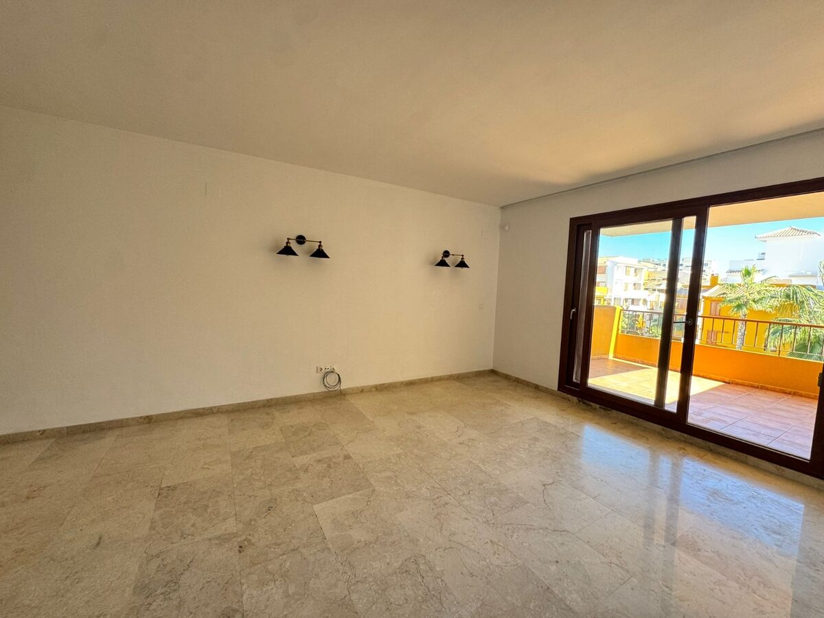 Apartment with 2 bedrooms, 106m² in Punta Prima, Spain [ID: 0150-LS-2111]