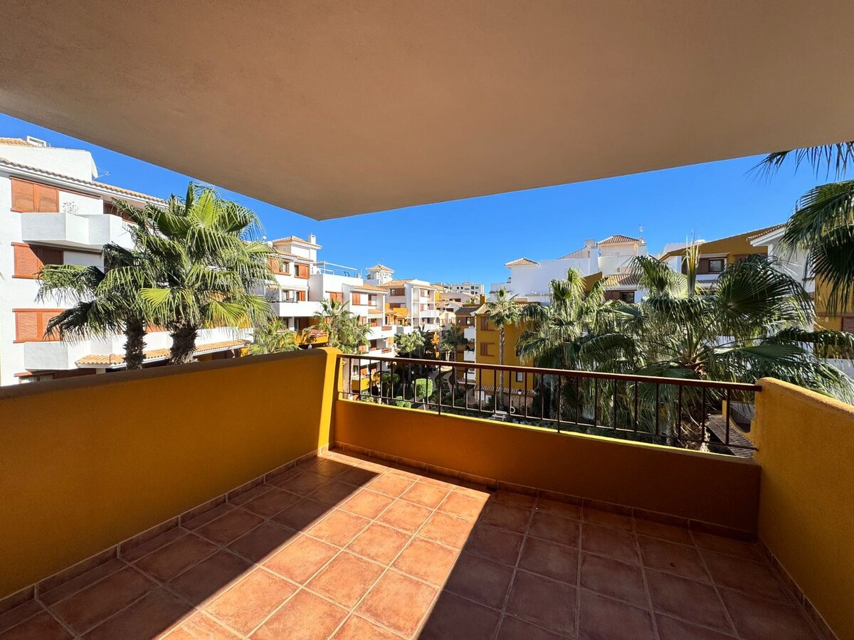 Apartment with 2 bedrooms, 106m² in Punta Prima, Spain [ID: 0150-LS-2111]