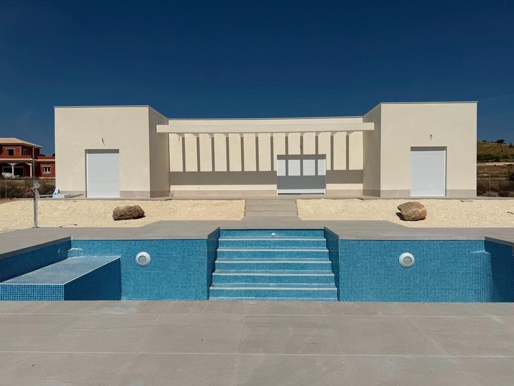 Villa with 3 bedrooms, 120m² in Pinoso, Spain [ID: 0137-N9374]