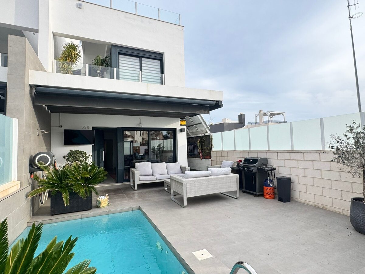 Будинок з 3 спальнями, 152м² в Оріуела Коста, Іспанія [ID: 0150-LS-1912/1]