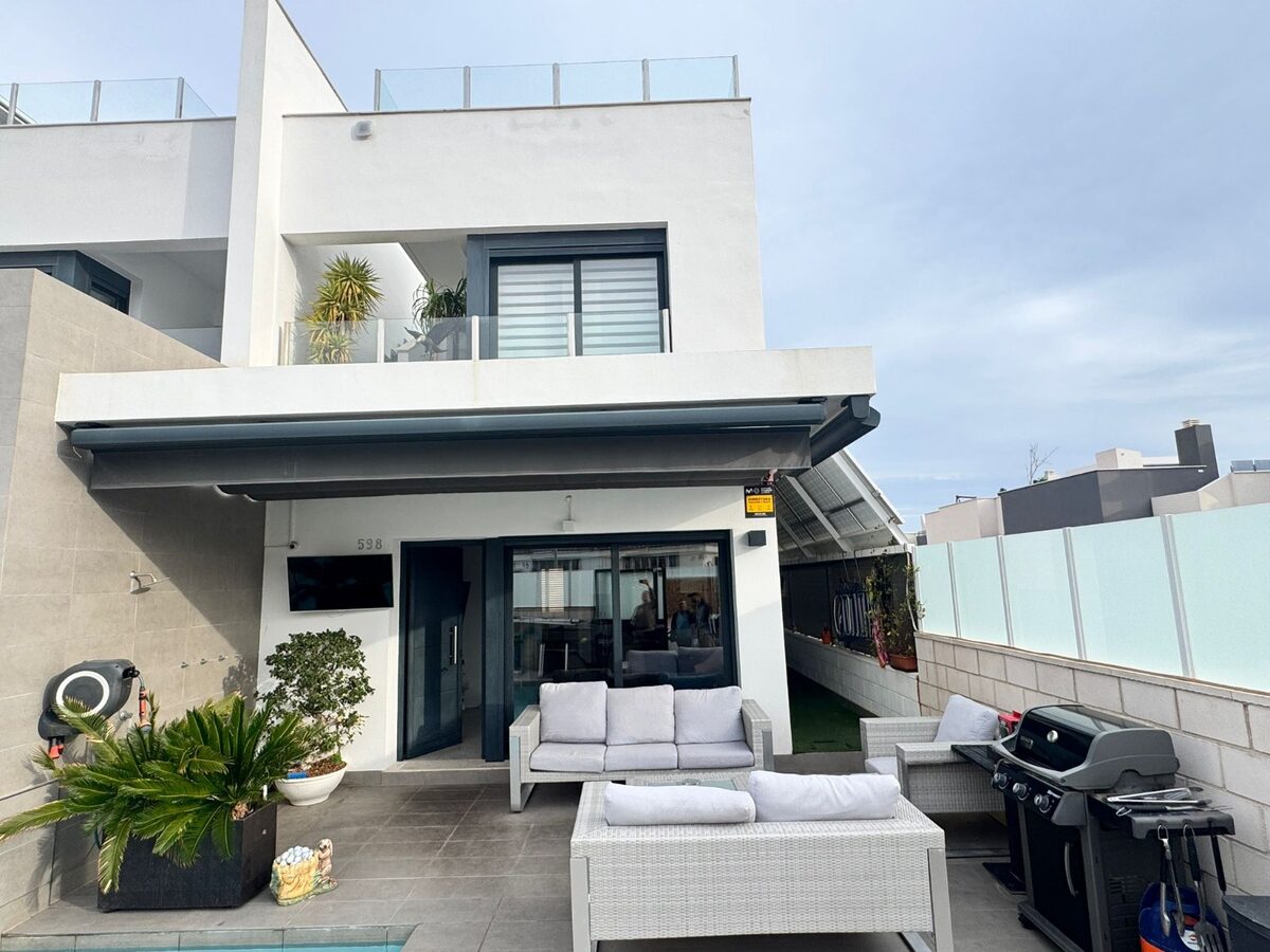 Будинок з 3 спальнями, 152м² в Оріуела Коста, Іспанія [ID: 0150-LS-1912/1]