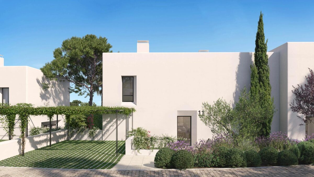 Villa with 4 bedrooms, 268m² in Sotogrande, Spain [ID: 0137-SP1401]