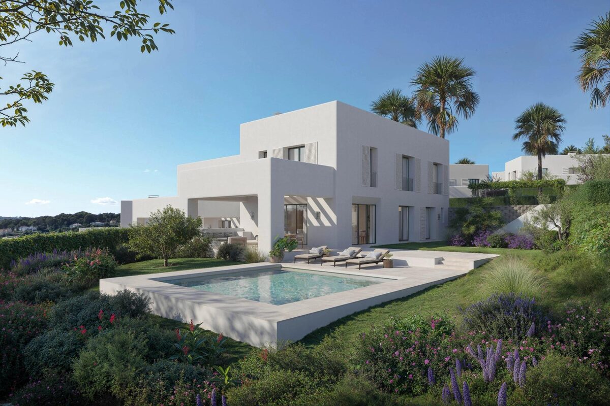 Villa with 4 bedrooms, 268m² in Sotogrande, Spain [ID: 0137-SP1402]