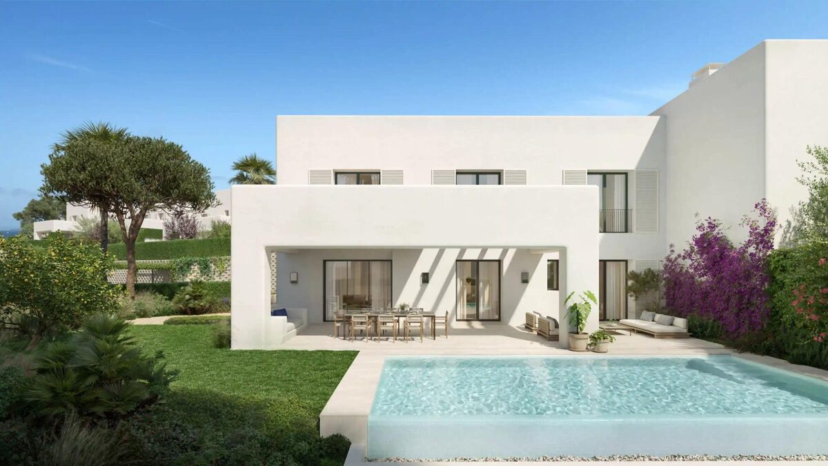 Villa with 4 bedrooms, 268m² in Sotogrande, Spain [ID: 0137-SP1402]