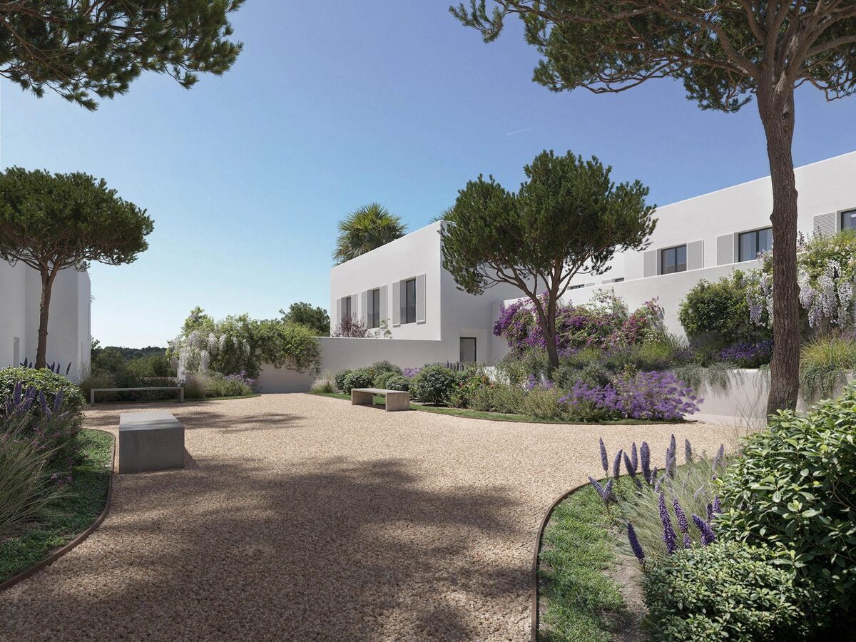 Villa with 4 bedrooms, 268m² in Sotogrande, Spain [ID: 0137-SP1402]