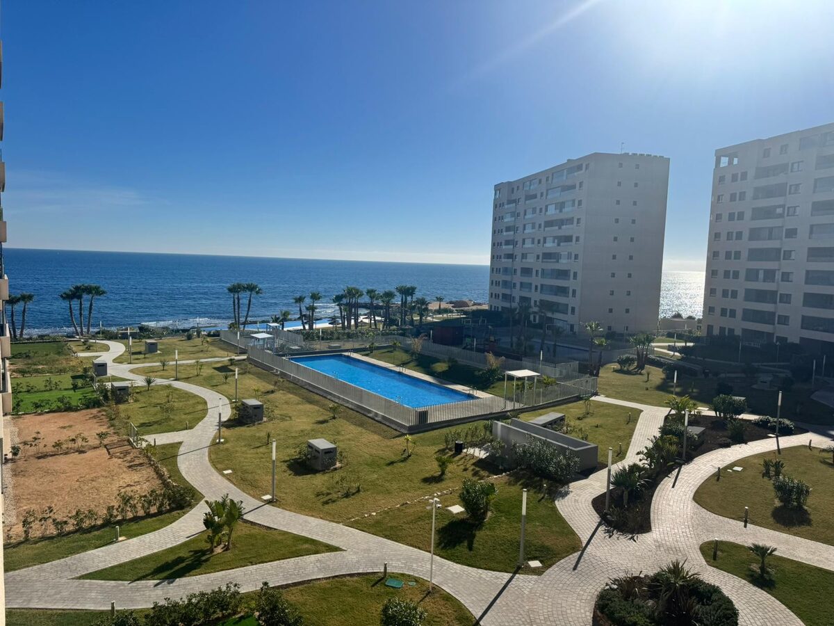 Apartment with 3 bedrooms, 162m² in Punta Prima, Spain [ID: 0150-LS-1401]