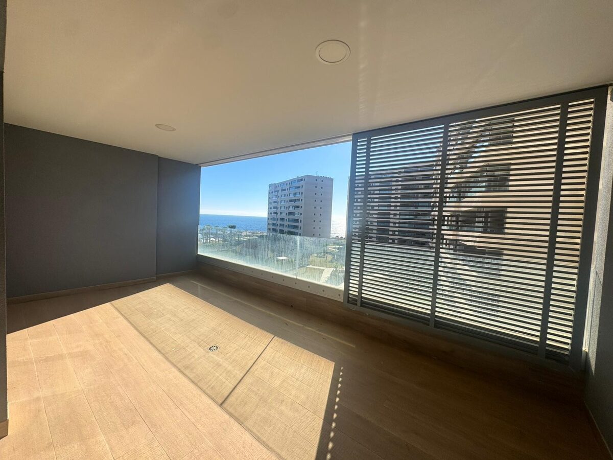 Apartment with 3 bedrooms, 162m² in Punta Prima, Spain [ID: 0150-LS-1401]