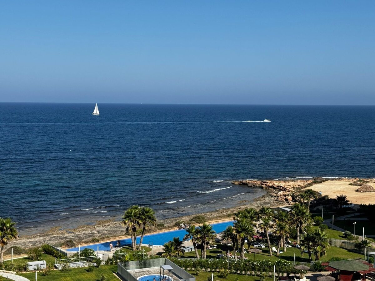 Apartment with 3 bedrooms, 162m² in Punta Prima, Spain [ID: 0150-LS-1401]
