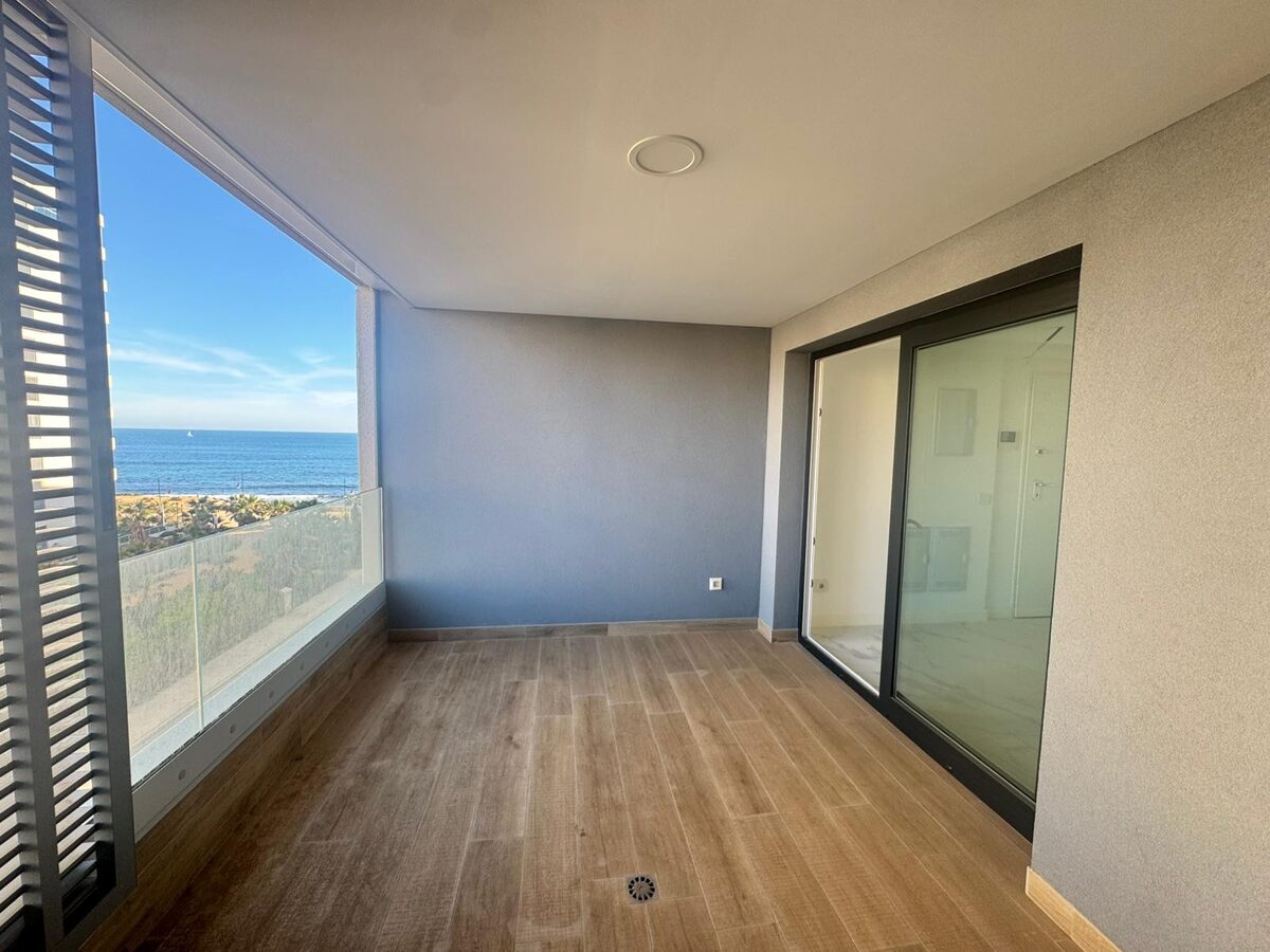 Apartment with 3 bedrooms, 162m² in Punta Prima, Spain [ID: 0150-LS-1401]