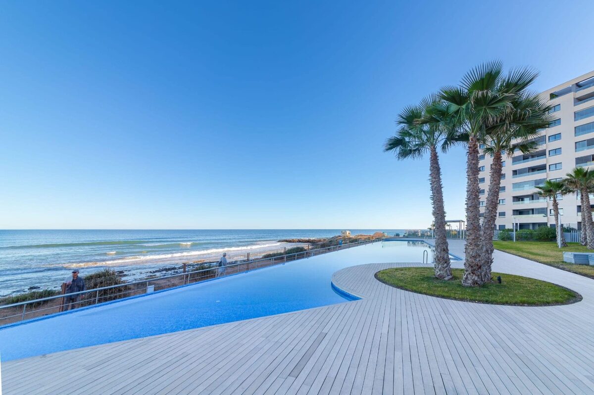 Apartment with 3 bedrooms, 162m² in Punta Prima, Spain [ID: 0150-LS-1401]