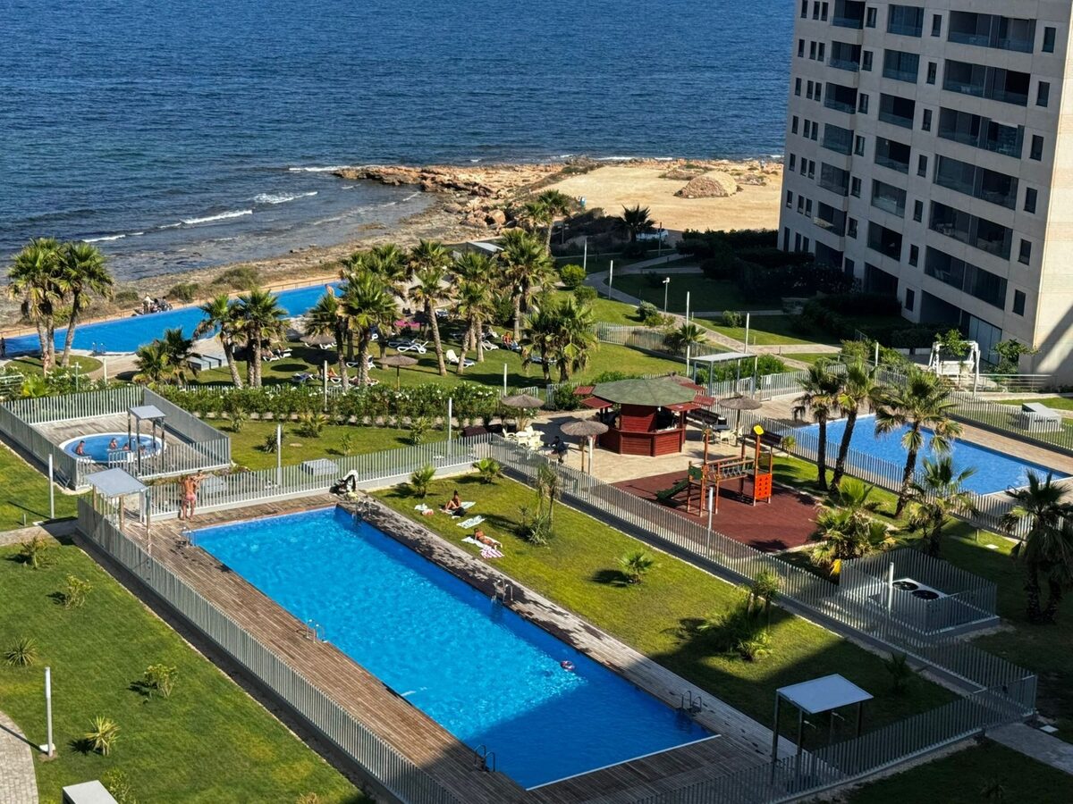 Apartment with 3 bedrooms, 162m² in Punta Prima, Spain [ID: 0150-LS-1401]
