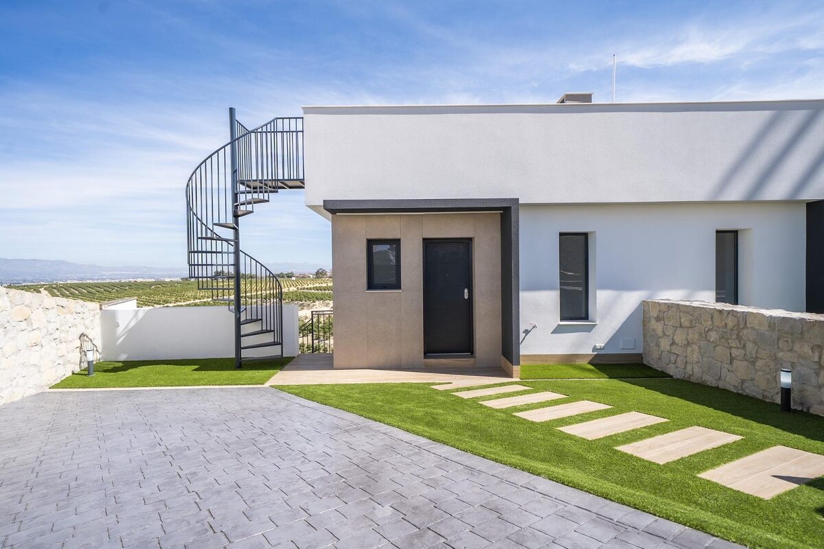Villa with 6 bedrooms, 436m² in Algorfa, Spain [ID: 0137-N9537]