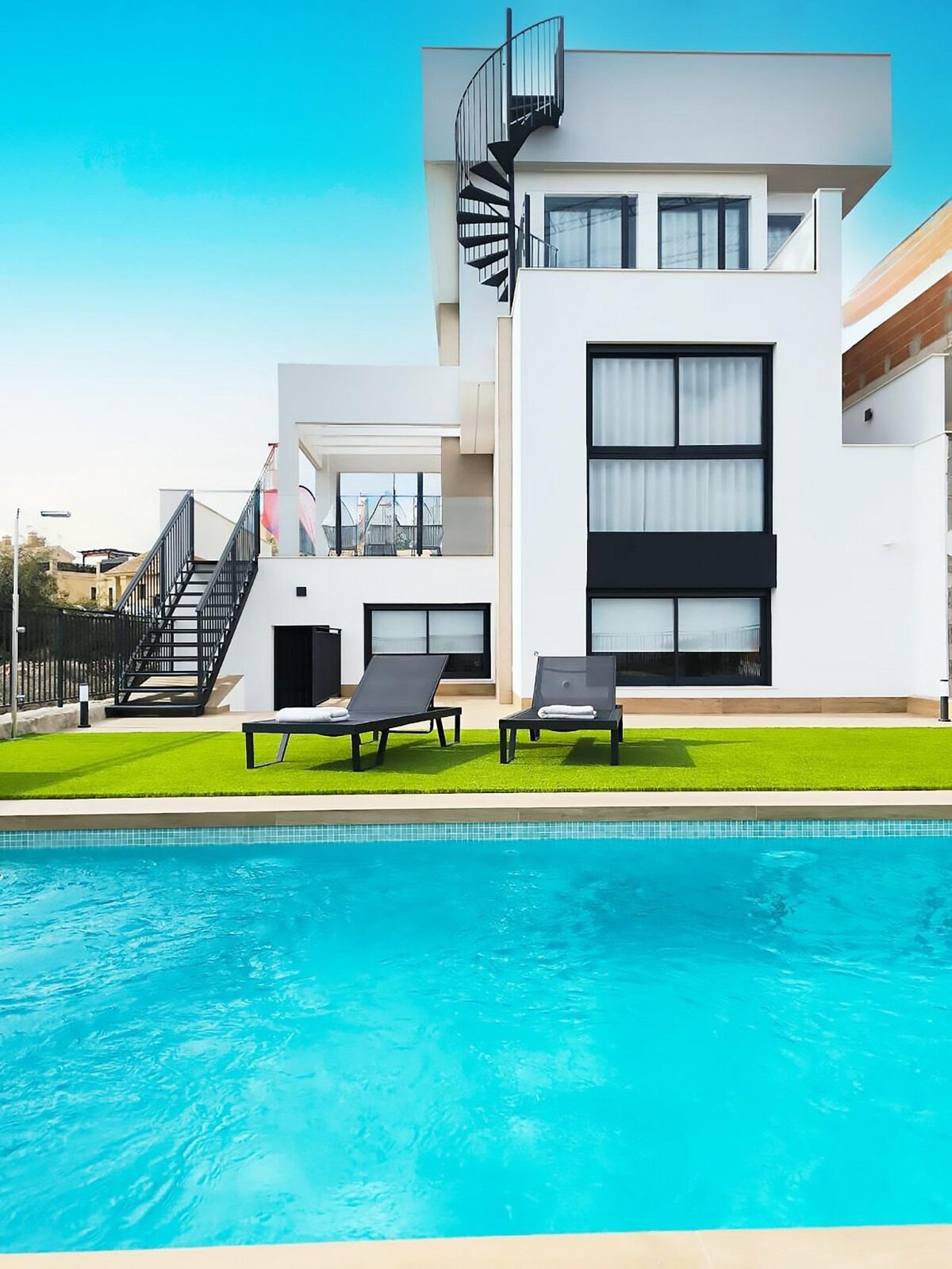 Villa with 6 bedrooms, 436m² in Algorfa, Spain [ID: 0137-N9537]