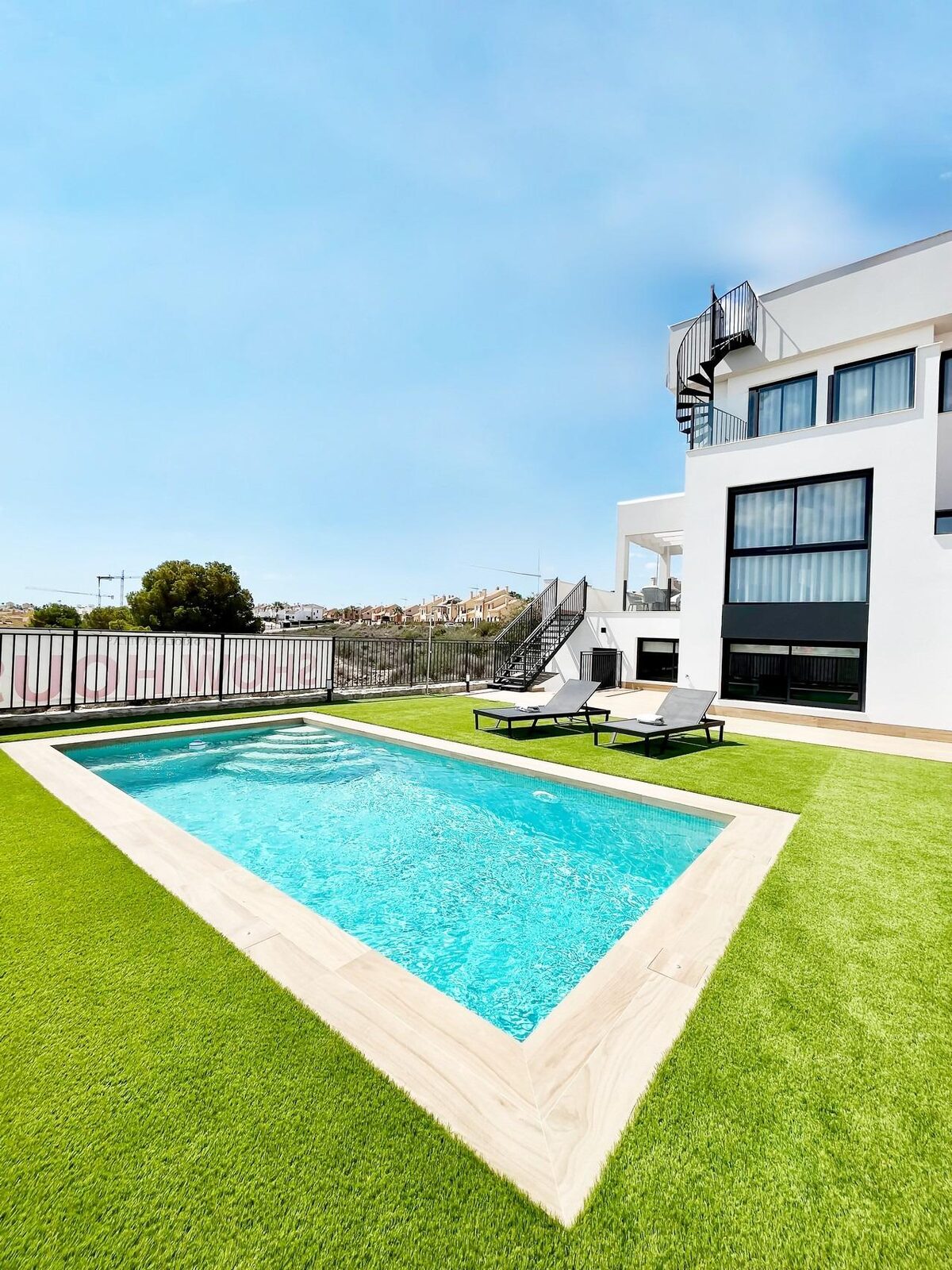 Villa with 6 bedrooms, 436m² in Algorfa, Spain [ID: 0137-N9537]