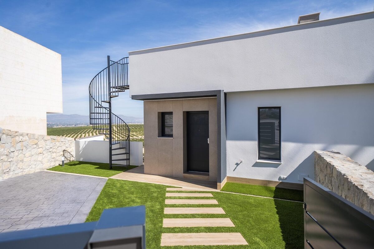 Villa with 6 bedrooms, 436m² in Algorfa, Spain [ID: 0137-N9537]