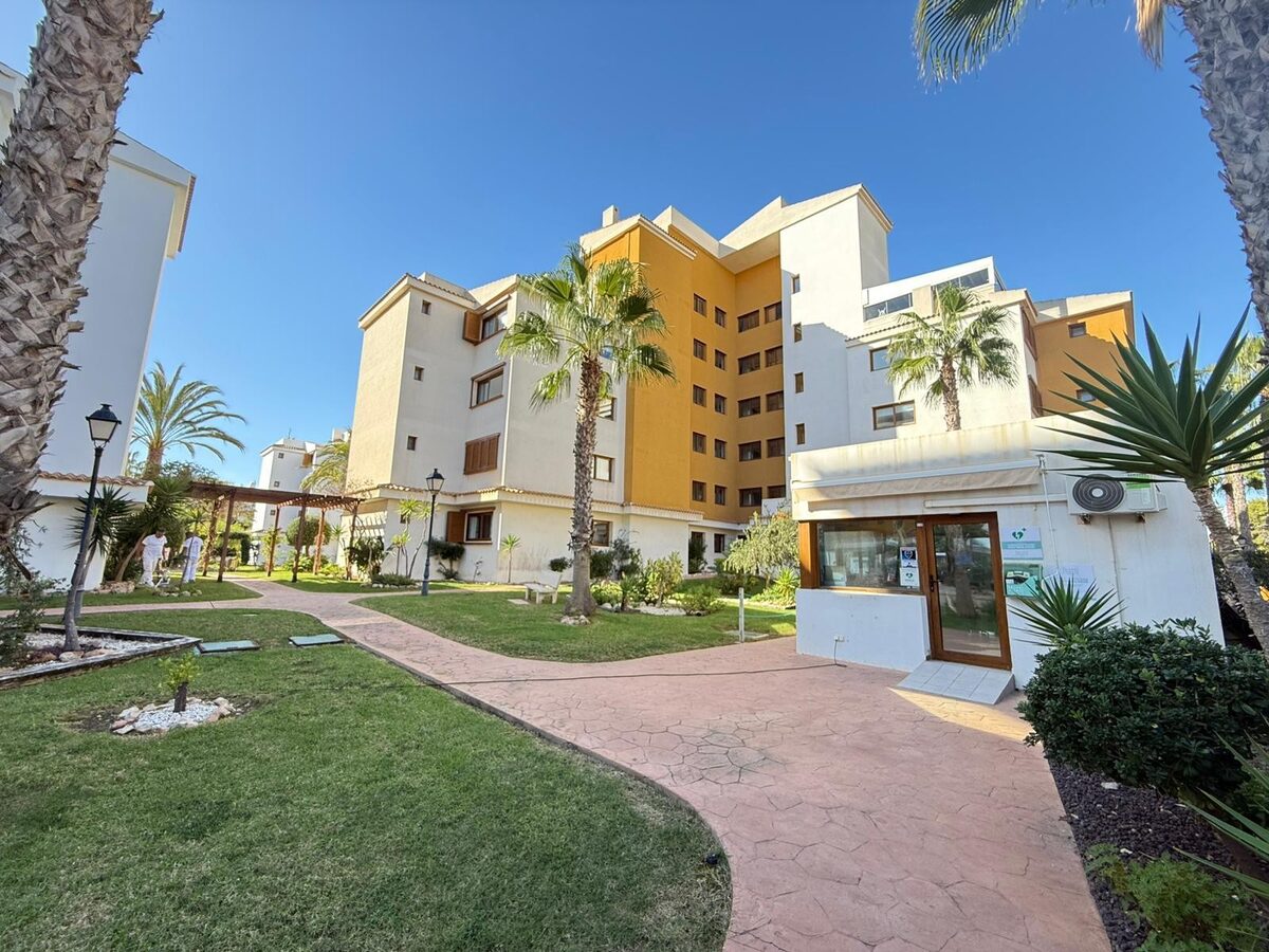 Apartment with 2 bedrooms, 84m² in Punta Prima, Spain [ID: 0150-LS-0602]