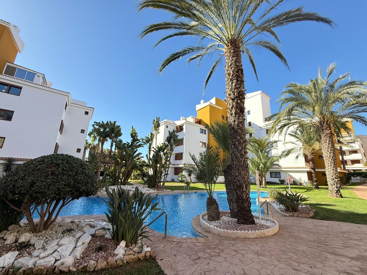 Apartment with 2 bedrooms, 84m² in Punta Prima, Spain [ID: 0150-LS-0602]
