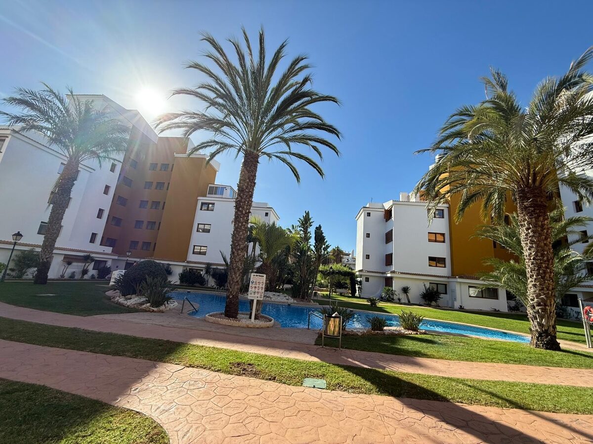 Apartment with 2 bedrooms, 84m² in Punta Prima, Spain [ID: 0150-LS-0602]