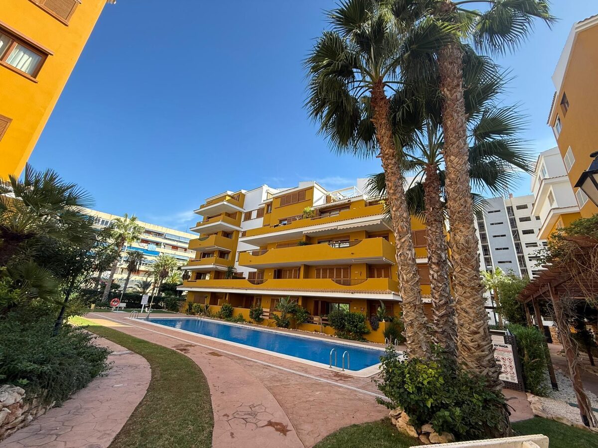 Apartment with 2 bedrooms, 84m² in Punta Prima, Spain [ID: 0150-LS-0602]