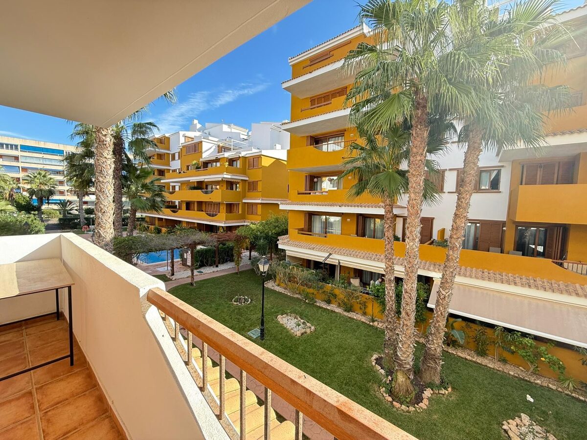 Apartment with 2 bedrooms, 84m² in Punta Prima, Spain [ID: 0150-LS-0602]