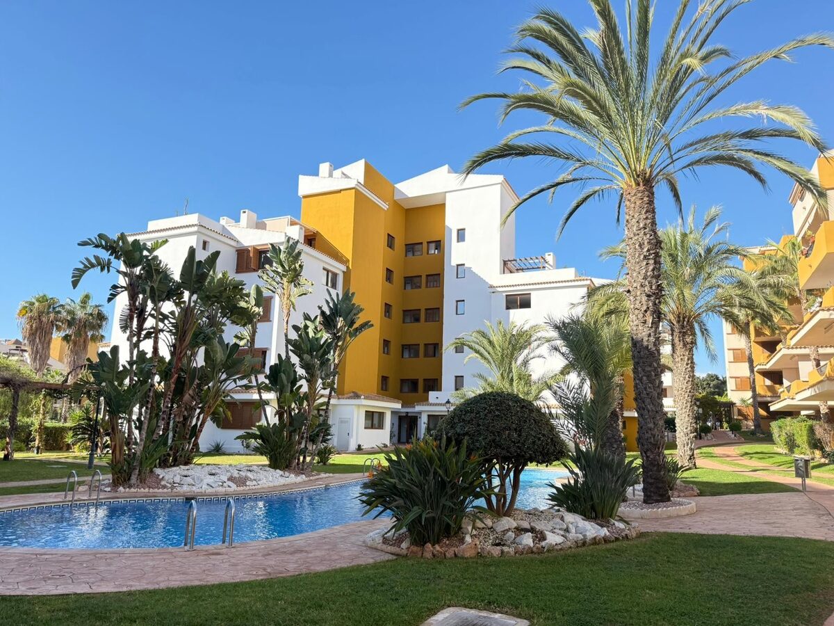 Apartment with 2 bedrooms, 84m² in Punta Prima, Spain [ID: 0150-LS-0602]