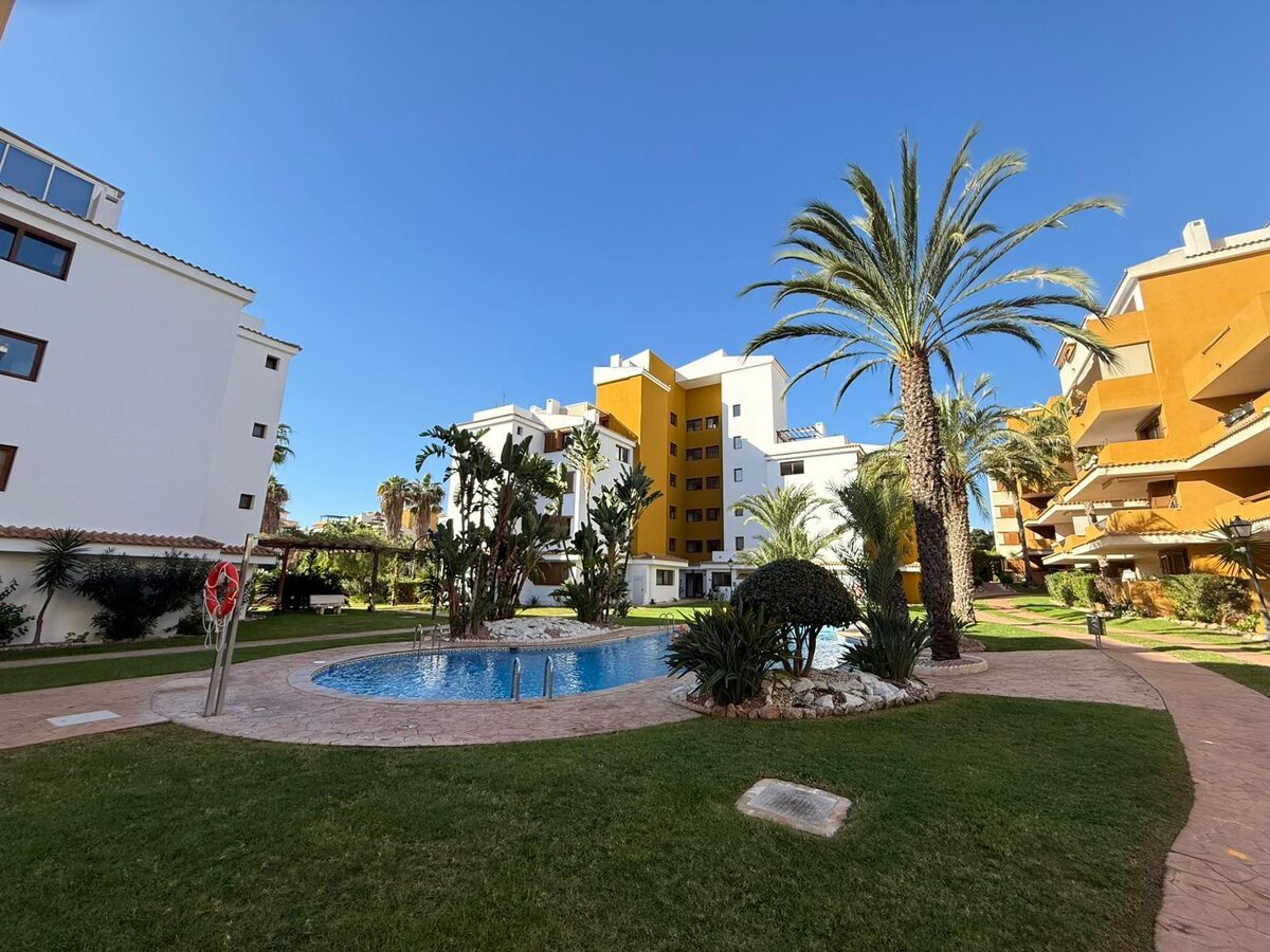 Apartment with 2 bedrooms, 84m² in Punta Prima, Spain [ID: 0150-LS-0602]