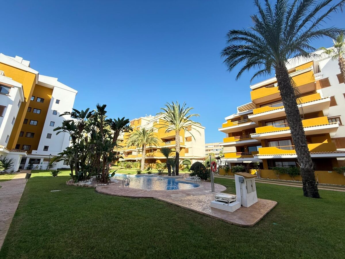 Apartment with 2 bedrooms, 84m² in Punta Prima, Spain [ID: 0150-LS-0602]