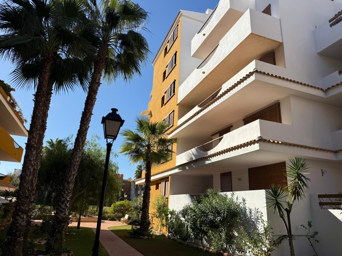 Apartment with 2 bedrooms, 84m² in Punta Prima, Spain [ID: 0150-LS-0602]