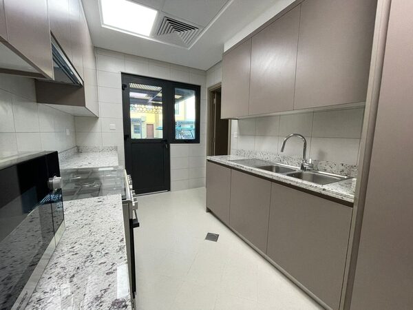 Villa in Dubai, UAE, 257.01m² - image 14
