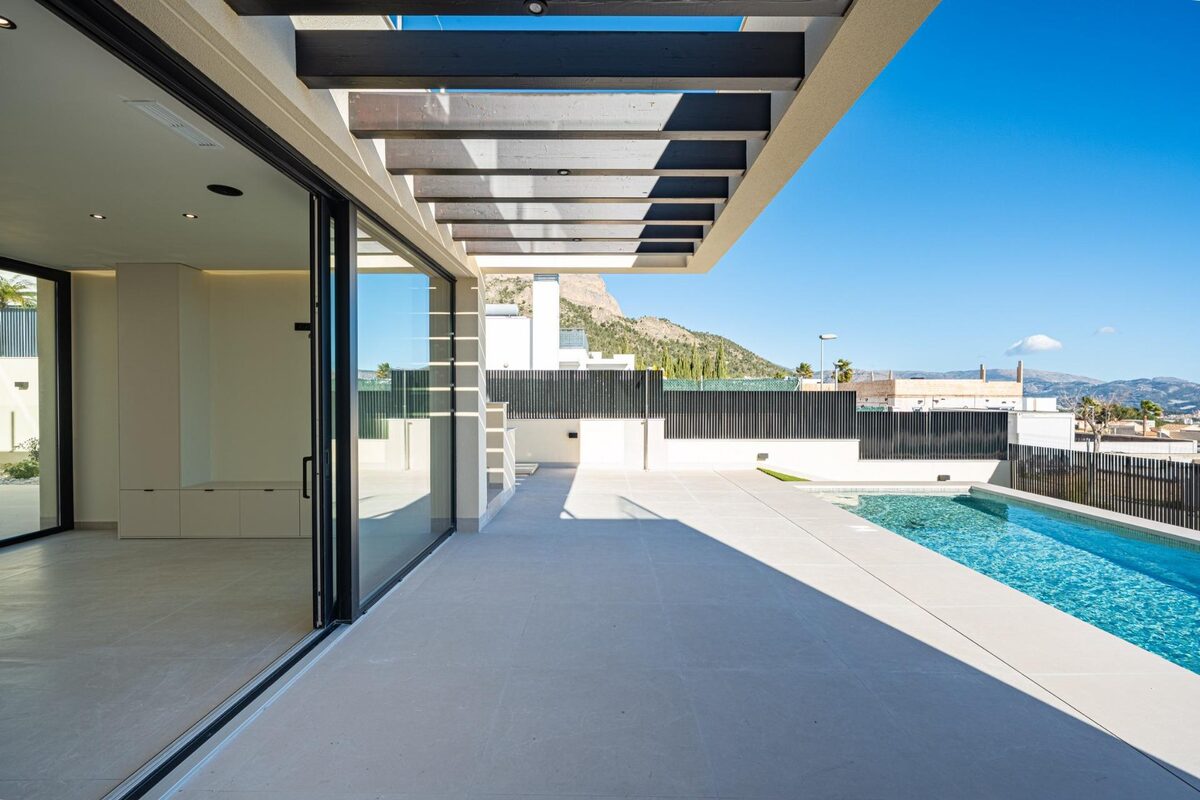Villa with 4 bedrooms, 200m² in Polop, Spain [ID: 0137-N9602]