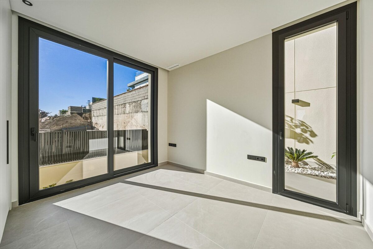 Villa with 4 bedrooms, 200m² in Polop, Spain [ID: 0137-N9602]