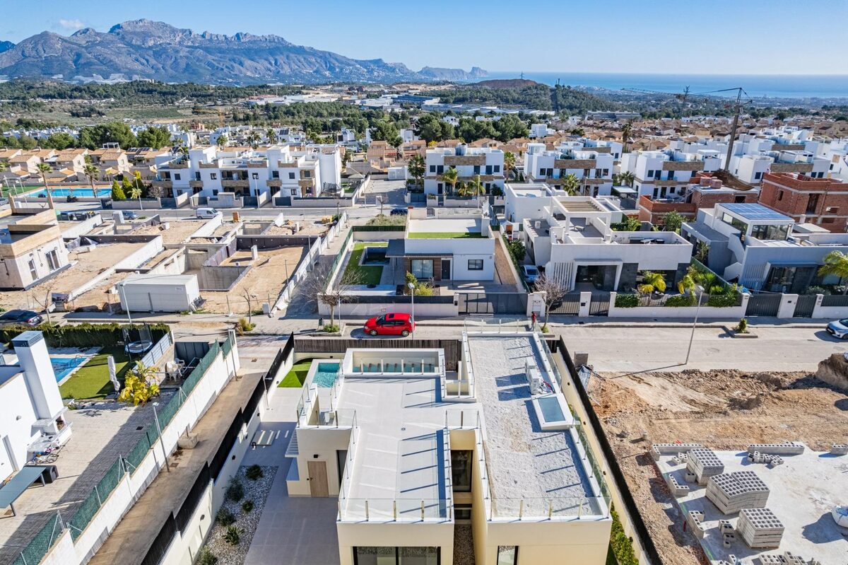 Villa with 4 bedrooms, 200m² in Polop, Spain [ID: 0137-N9602]