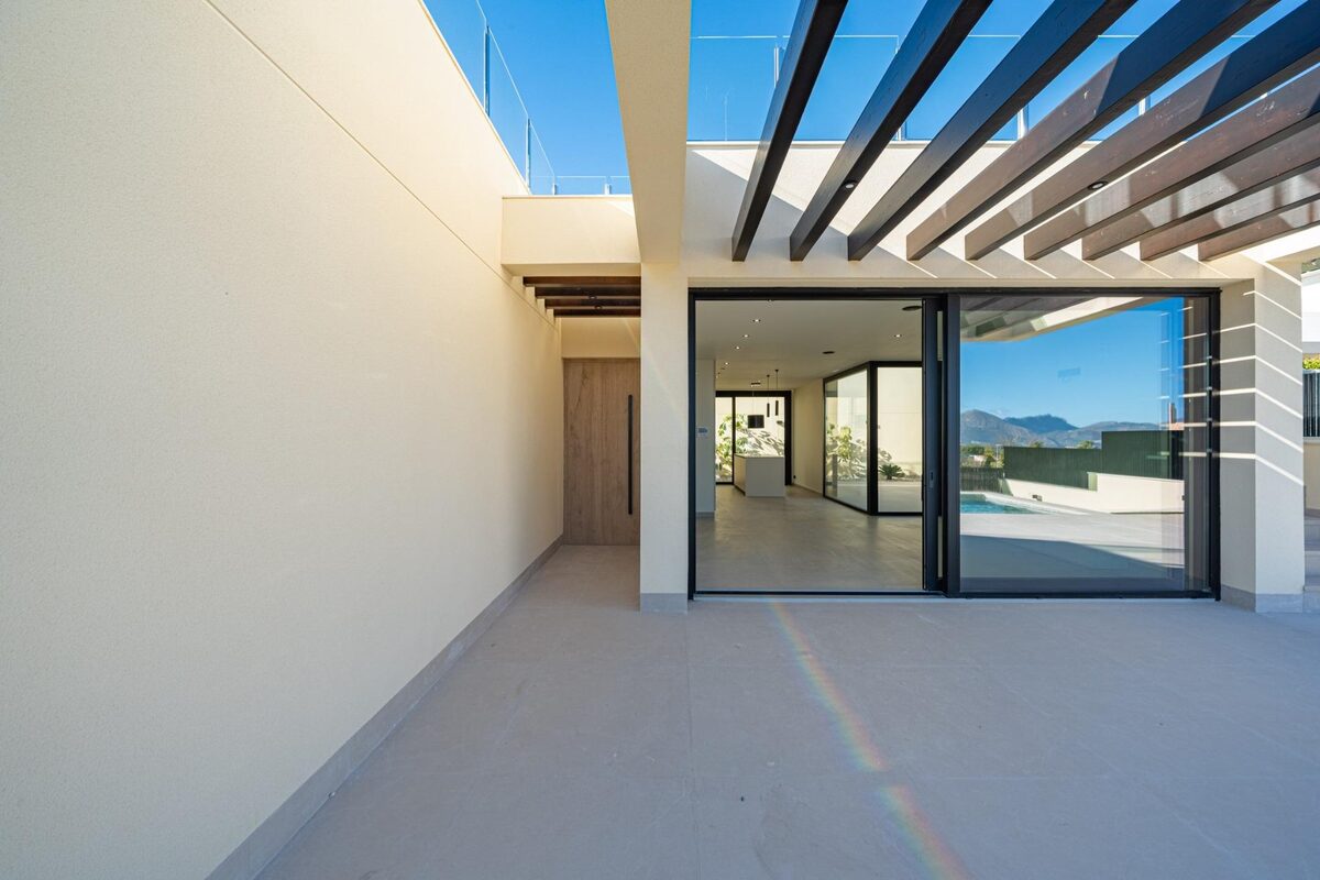 Villa with 4 bedrooms, 200m² in Polop, Spain [ID: 0137-N9602]