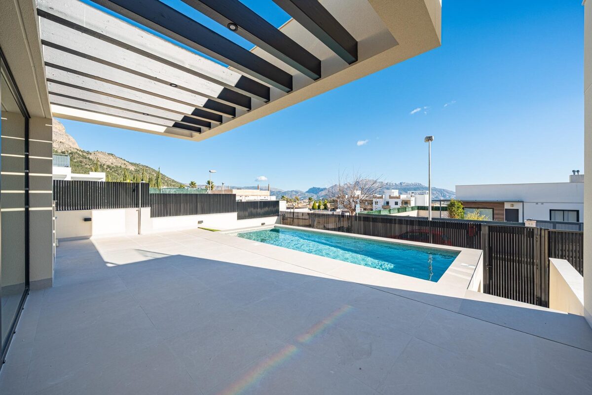 Villa with 4 bedrooms, 200m² in Polop, Spain [ID: 0137-N9602]