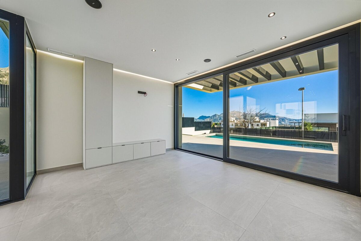 Villa with 4 bedrooms, 200m² in Polop, Spain [ID: 0137-N9602]