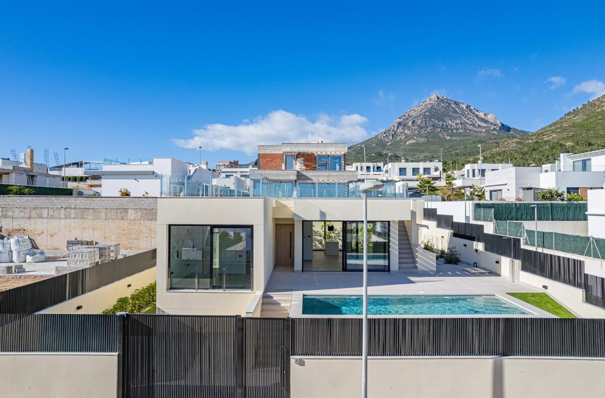 Villa with 4 bedrooms, 200m² in Polop, Spain [ID: 0137-N9602]