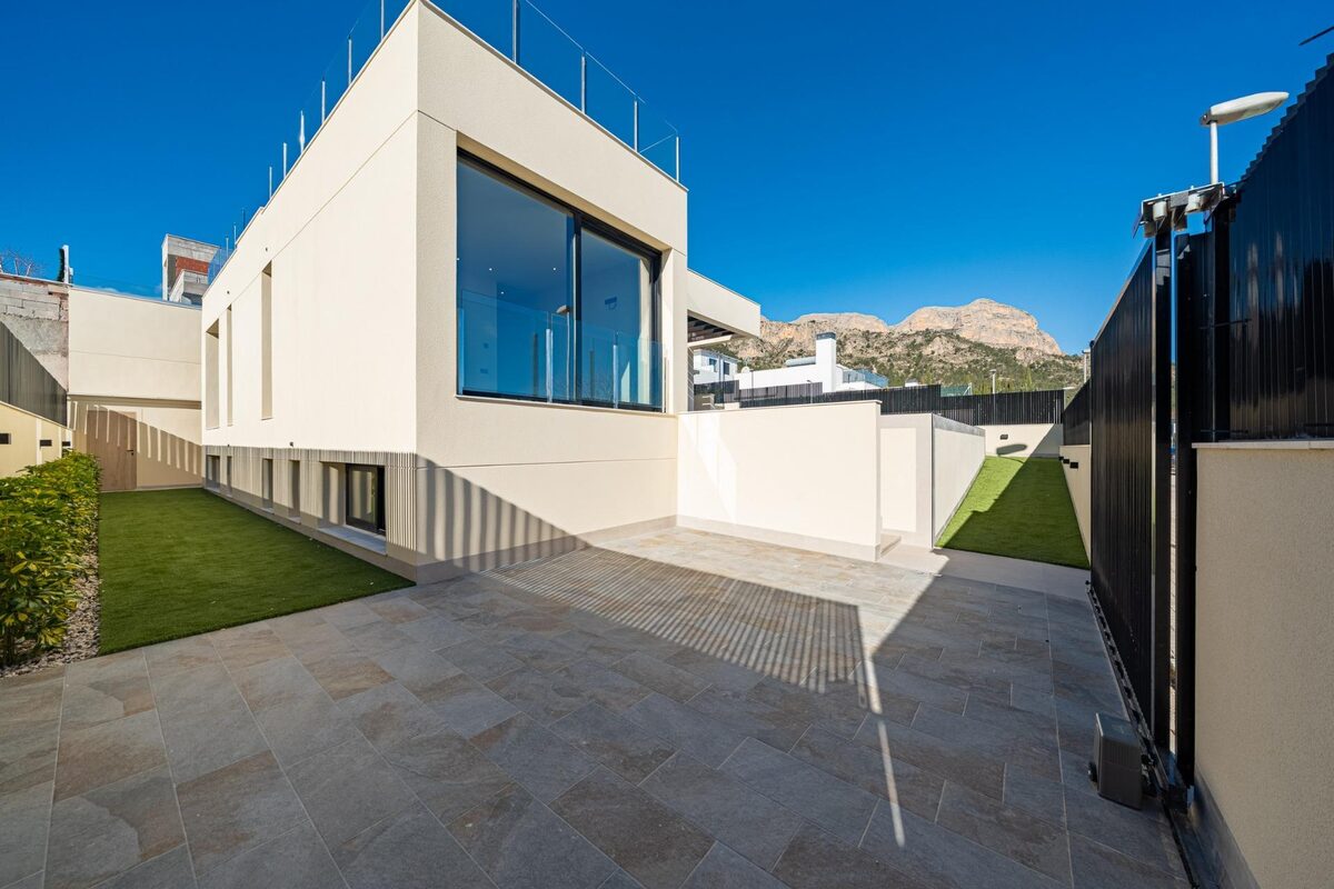 Villa with 4 bedrooms, 200m² in Polop, Spain [ID: 0137-N9602]