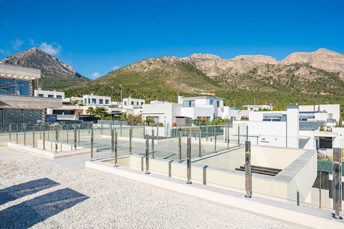 Villa with 4 bedrooms, 200m² in Polop, Spain [ID: 0137-N9602]