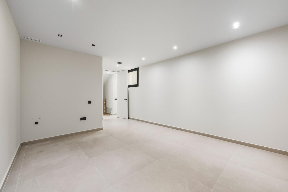Villa with 4 bedrooms, 200m² in Polop, Spain [ID: 0137-N9602]