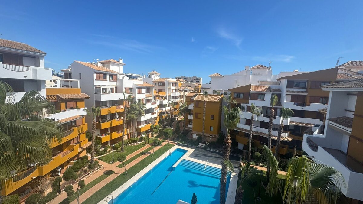 Apartment with 2 bedrooms, 106m² in Punta Prima, Spain [ID: 0150-LS-0903]