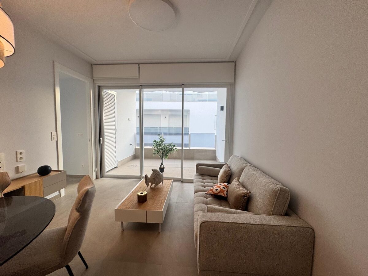 Квартира з 2 спальнями, 81м² в Торрев'єха, Іспанія [ID: 0150-LS-2403]