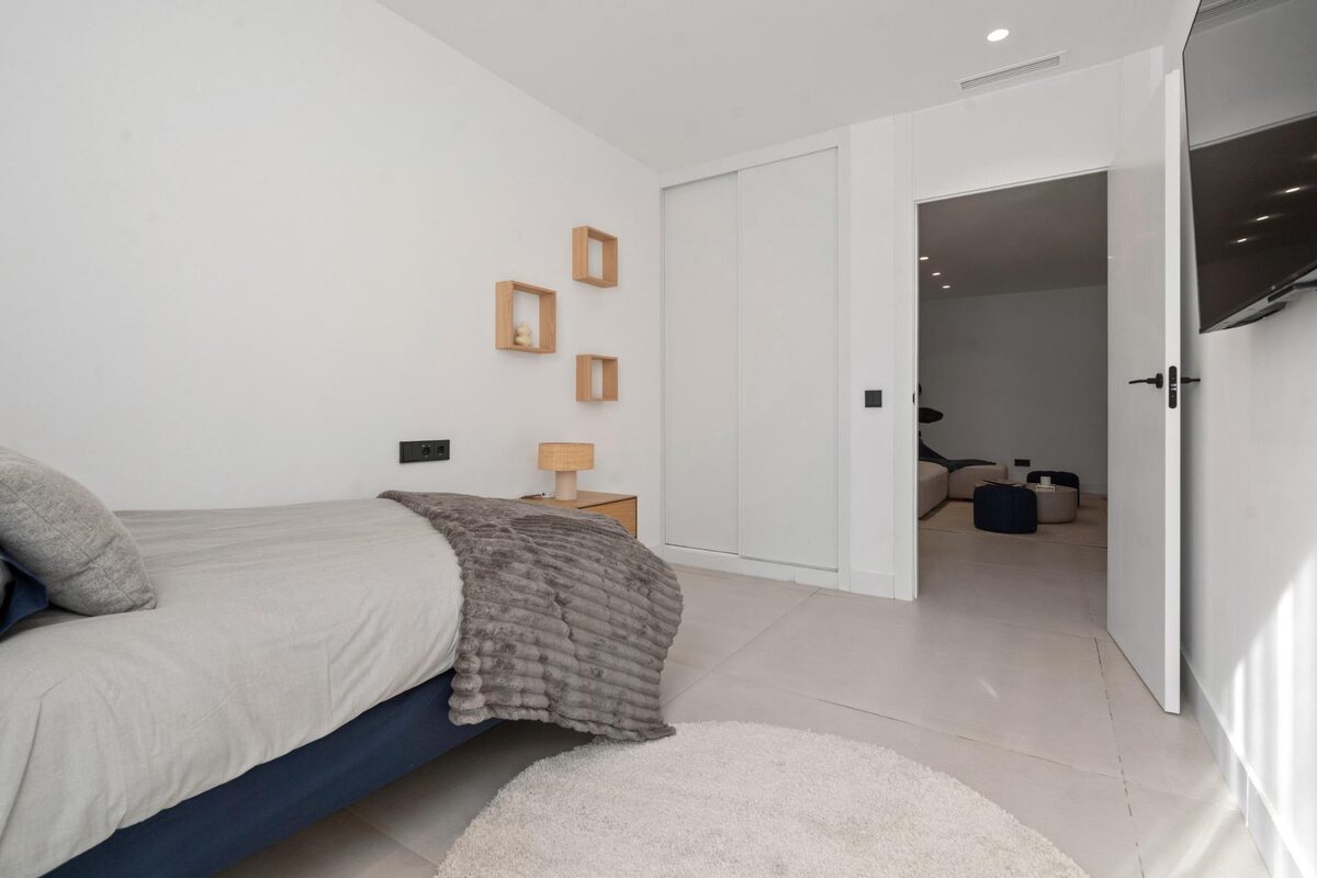 Apartament z 4 sypialniami, 270m² w Estepona, Hiszpania [ID: 0137-SP1562]