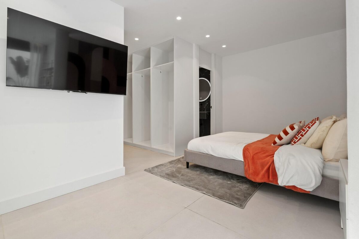Квартира з 5 спальнями, 255м² в Естепона, Іспанія [ID: 0137-SP1563]