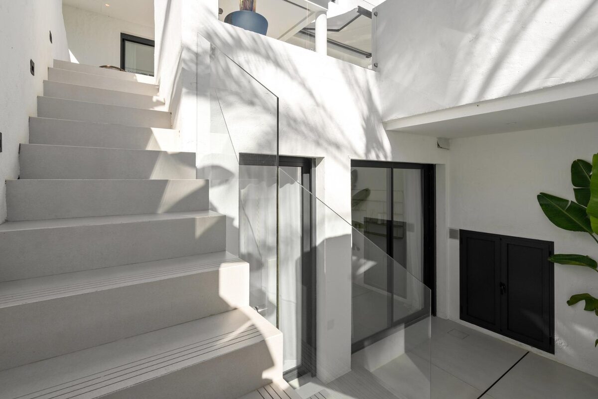 Квартира з 5 спальнями, 255м² в Естепона, Іспанія [ID: 0137-SP1563]