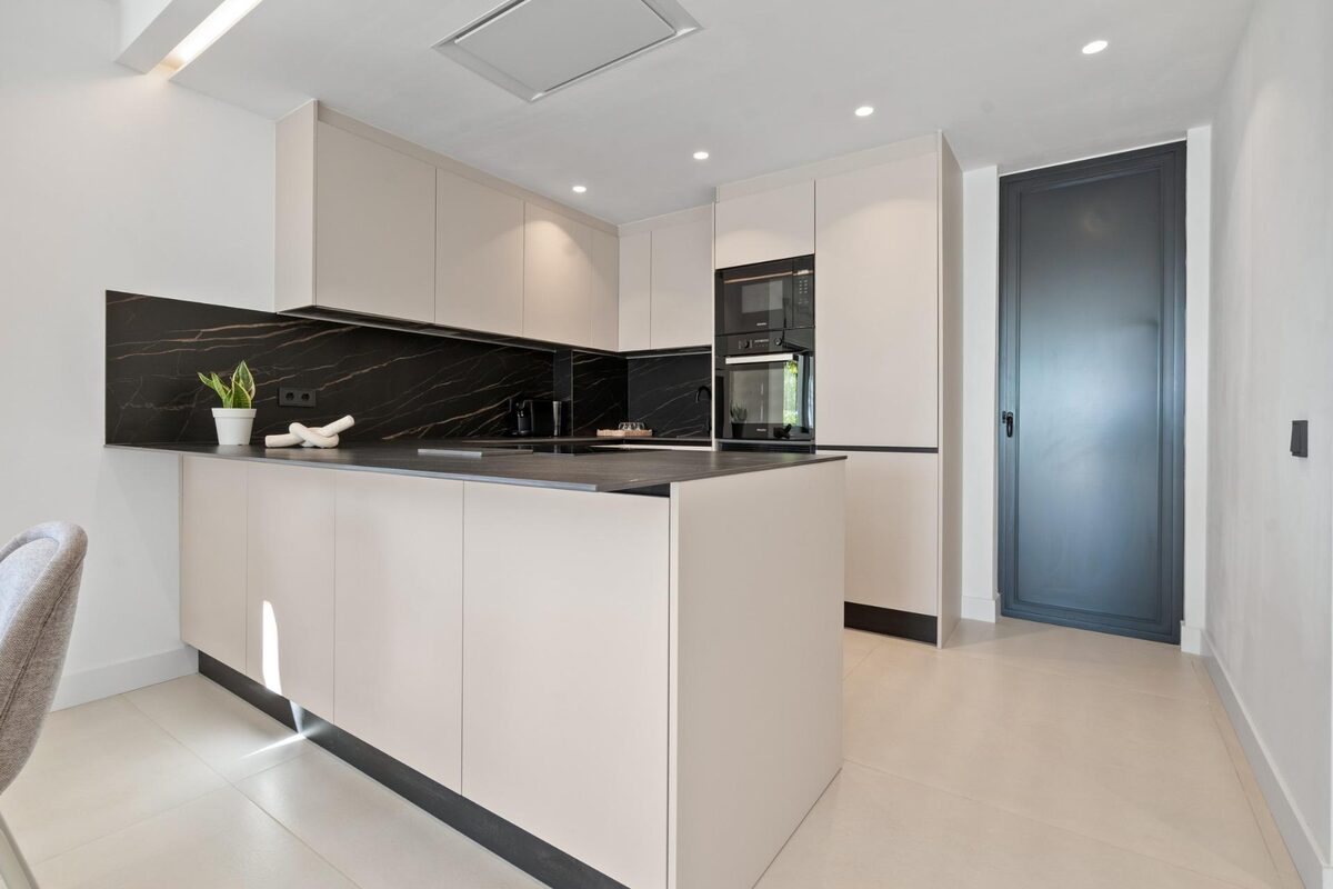 Квартира з 5 спальнями, 255м² в Естепона, Іспанія [ID: 0137-SP1563]