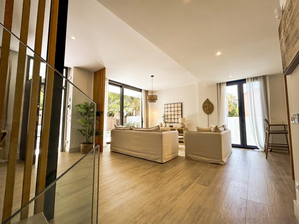 Townhouse with 3 bedrooms, 252m² in Малага, Spain [ID: 0137-SP1553]